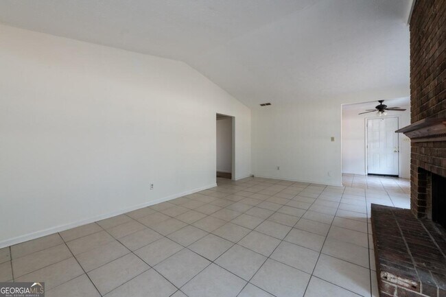 Foto del edificio - 8173 Magnolia Dr