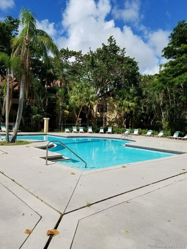 Foto del edificio - 4381 McNab W Rd