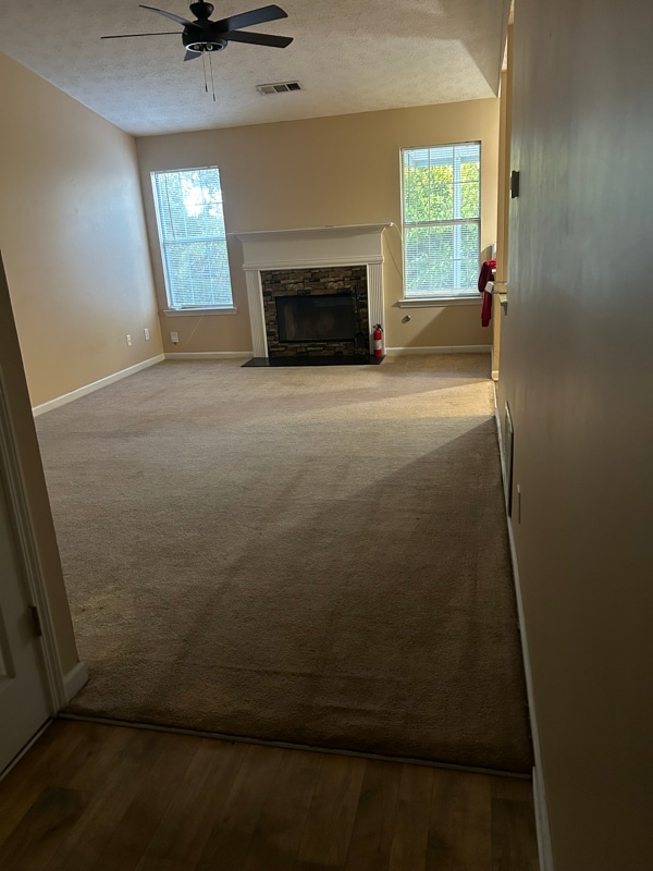 Building Photo - 421 Autumn Lake Ct