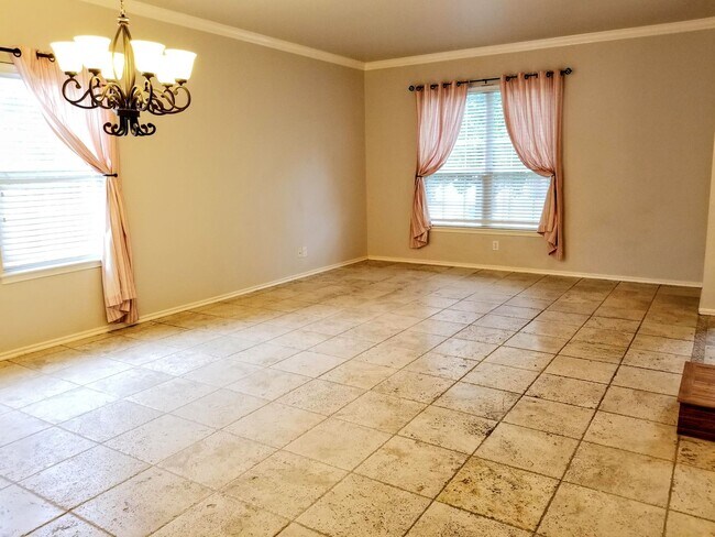 Building Photo - Beautiful 2 Story Home in Gated Community!