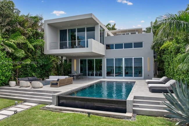 Building Photo - 1379 N Venetian Way