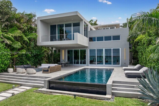 Foto del edificio - 1379 N Venetian Way