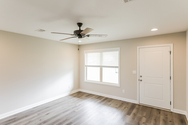Building Photo - 123 Wexford Way