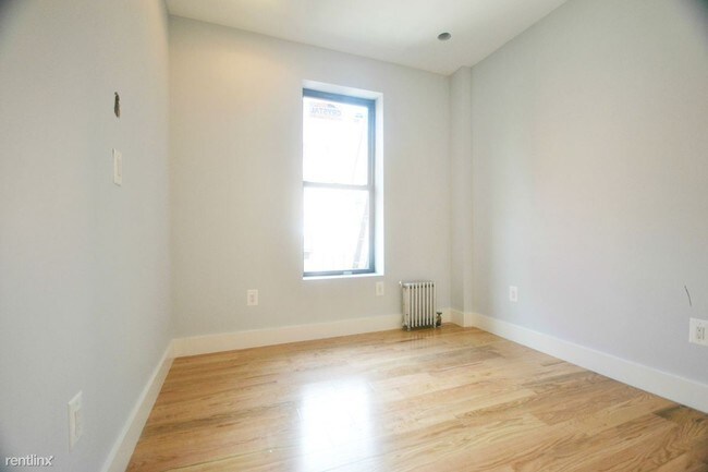 Foto del edificio - 170 E 105th St