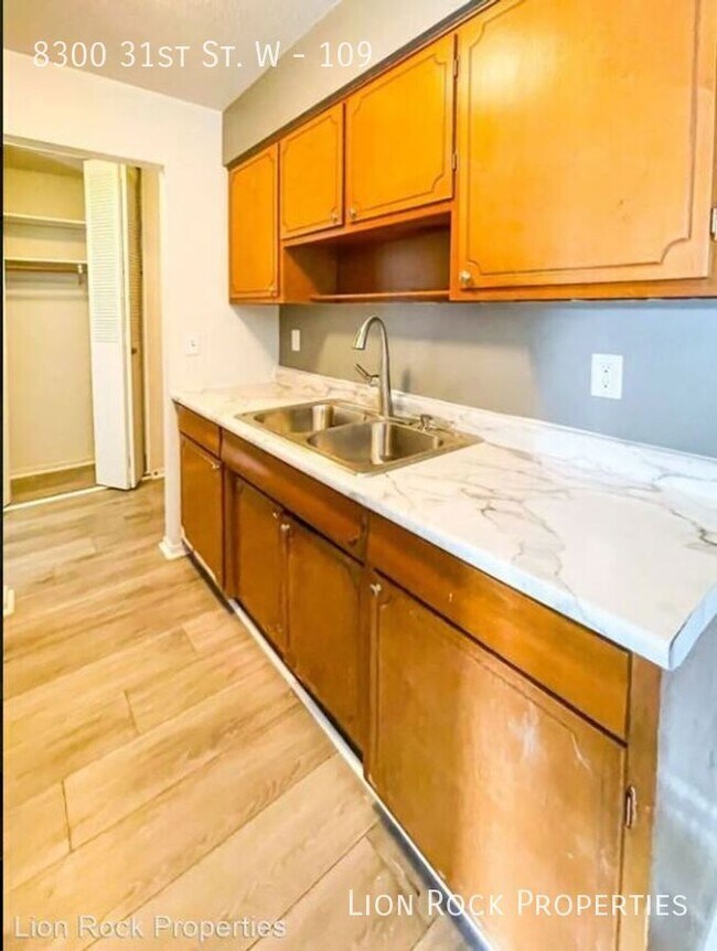 Foto del edificio - 8300 W 31st St
