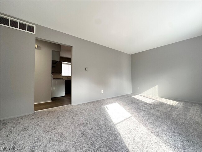 Foto del edificio - 231 Randel Ave