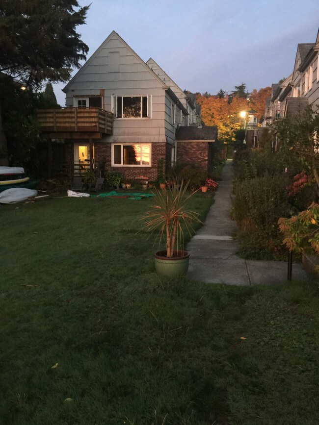 Foto del edificio - 526 Lakeside Ave S
