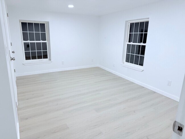 Foto del edificio - 6 Depot Hill Rd