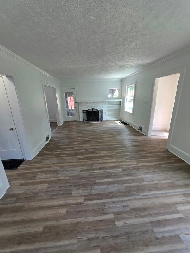 Building Photo - 3953 Elmwood Rd