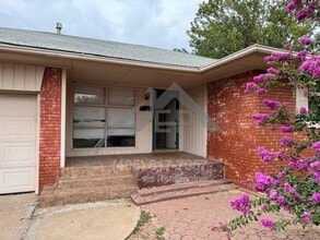 Building Photo - 2829 Lakeside Dr