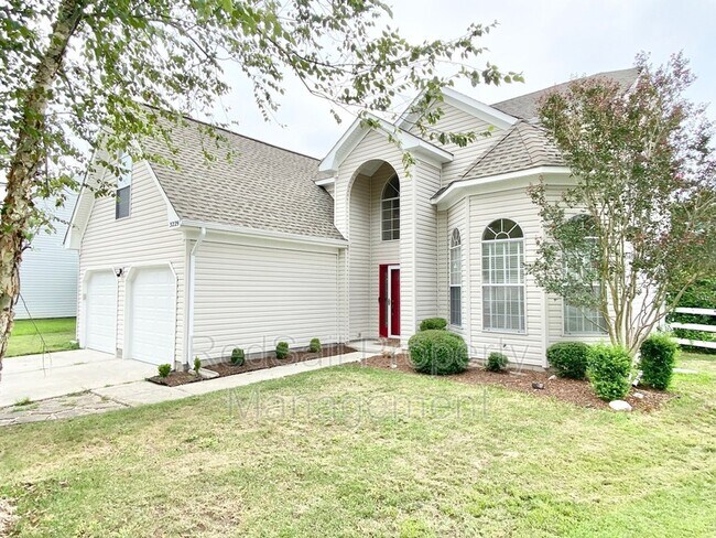 Building Photo - 3229 Sacramento Dr