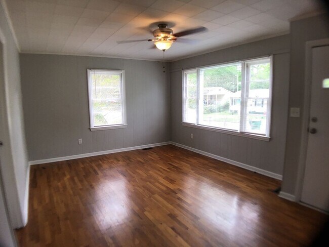 Building Photo - 105 Cypress Dr