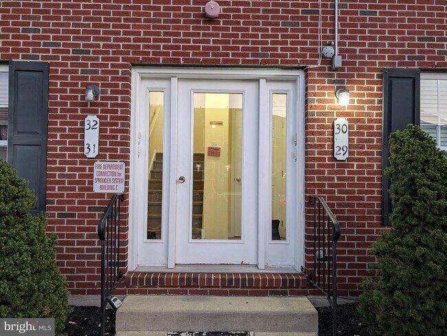 Foto del edificio - 9228 Blue Grass Rd