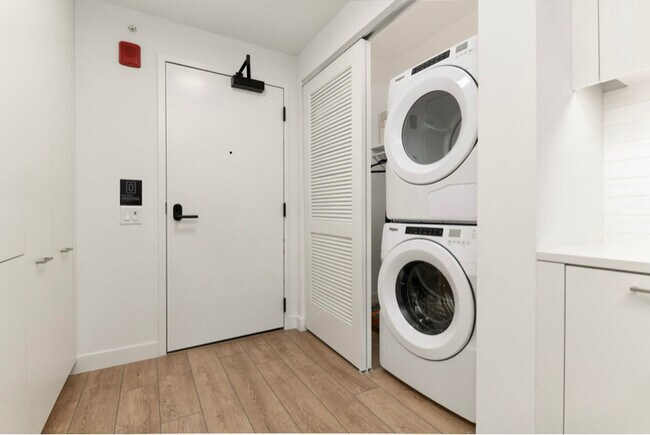 Foto del edificio - 855 W Madison St