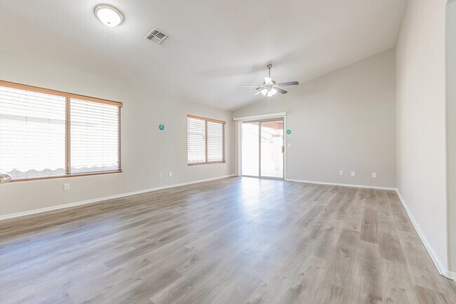 Building Photo - 3834 E Longhorn Dr
