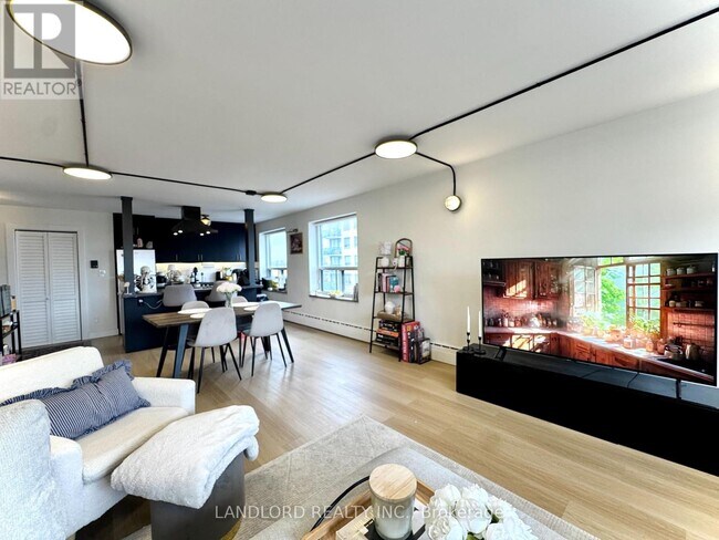 Photo du bâtiment - 420 Eglinton Ave E
