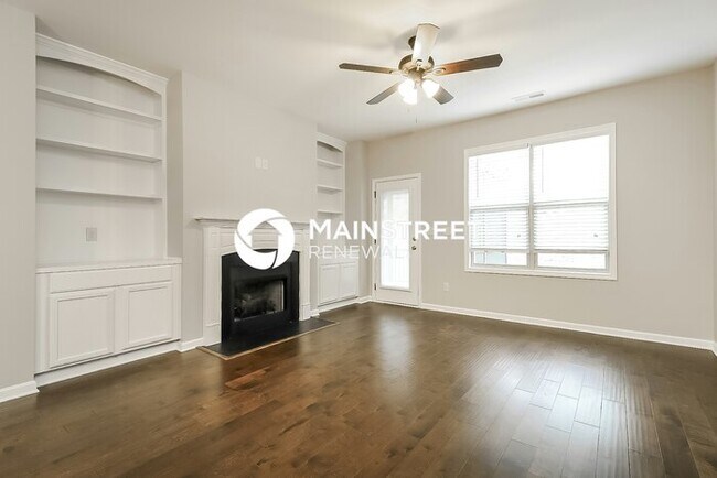 Foto del edificio - 3 Bedroom Pet-Friendly Home in CLAYTON, NC with Main Street Renewal