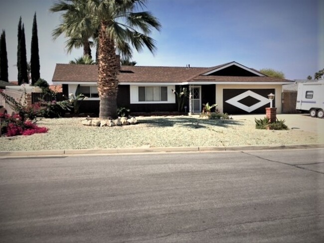 Building Photo - SPLISH, SPLASH!  RENT THIS POOL HOME!