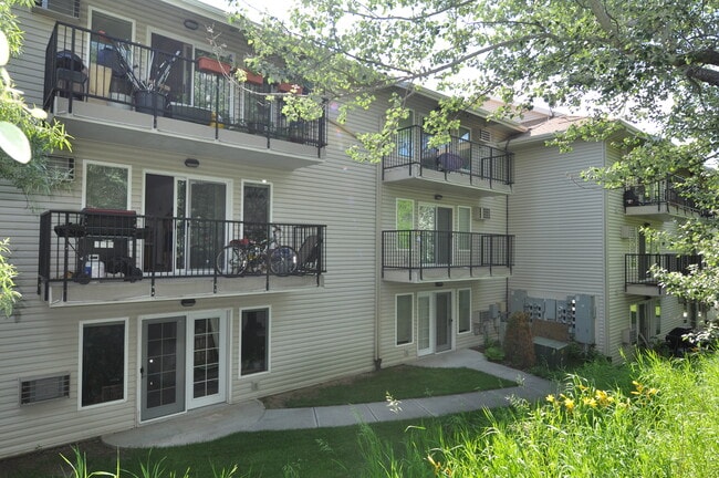 Building Photo - 640 Lake Elmo Dr