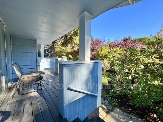 Building Photo - 4751 SW 53rd Ave