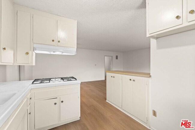 Foto del edificio - 15540 Moorpark St