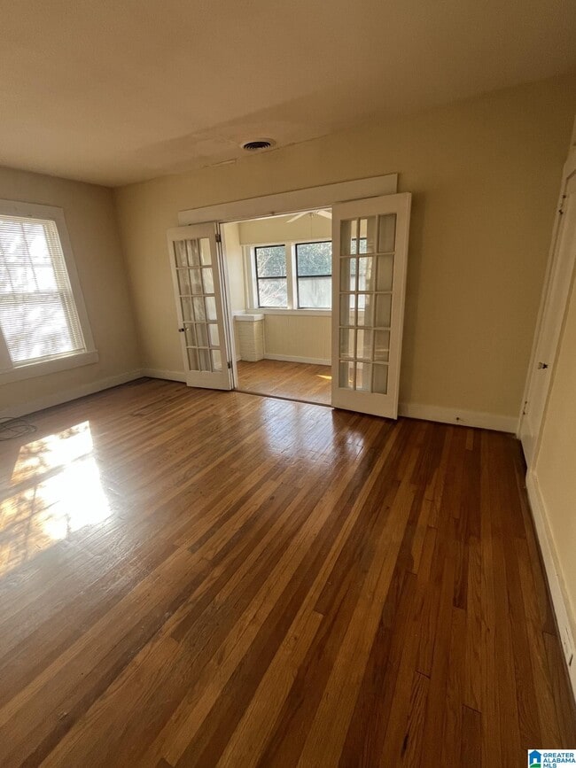 Building Photo - 915 40th St S