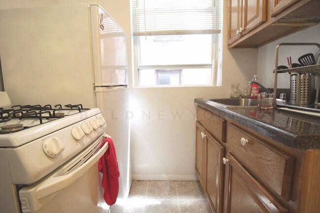 Building Photo - 117 E 96th St