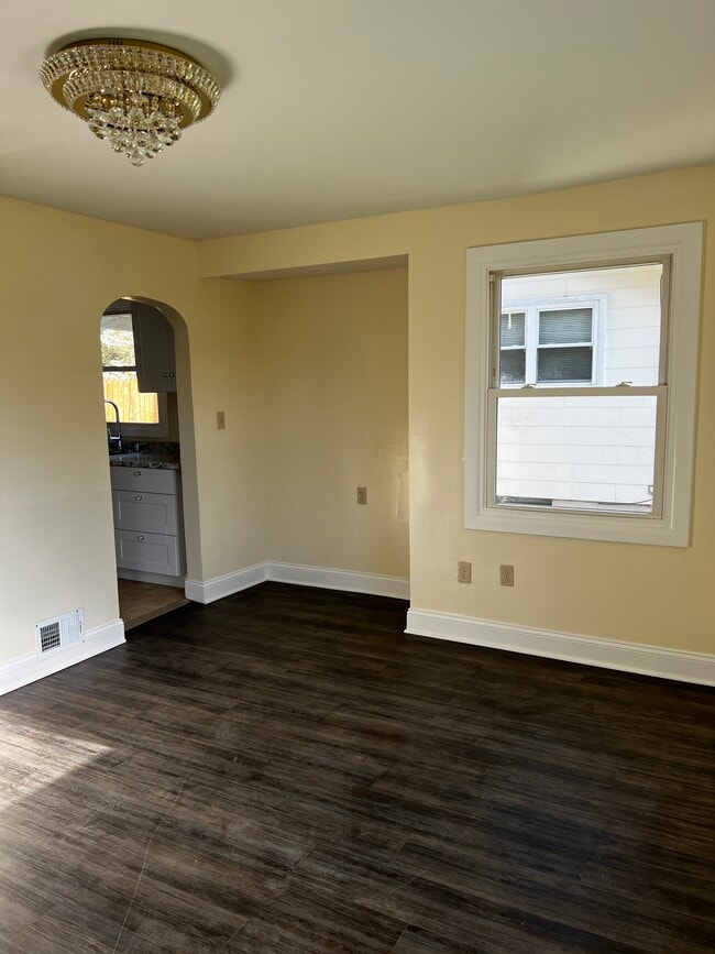 Building Photo - 203 Silview Ave