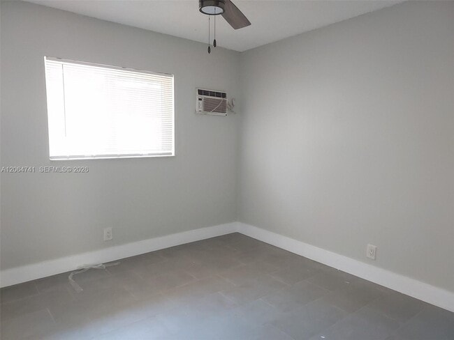 Building Photo - 808 SW 14th Terrace