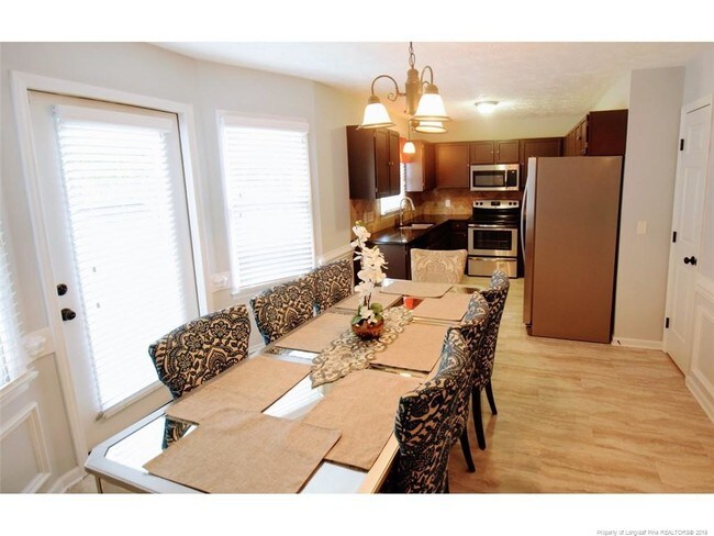 Foto del edificio - 217 Laketree Blvd