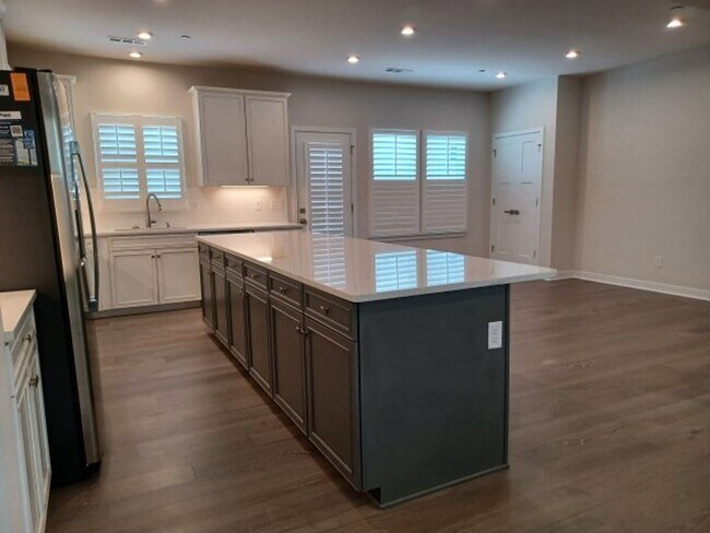 Building Photo - 3 br, 2.5 bath House - 1001 Oglethorpe Dr.