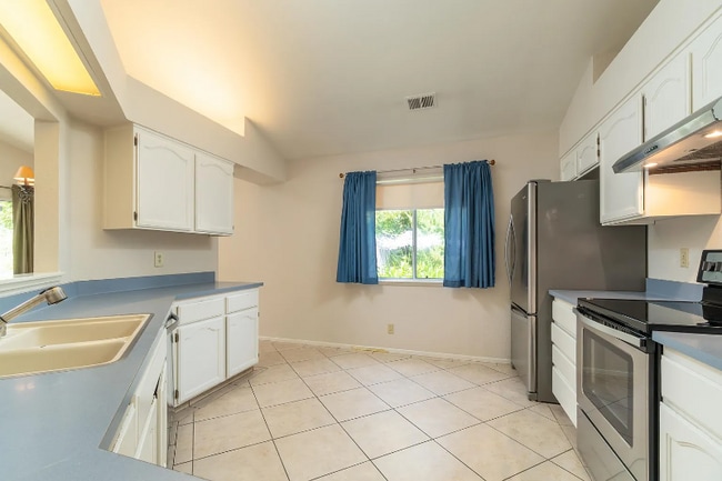 Building Photo - 543 Wisteria Ct