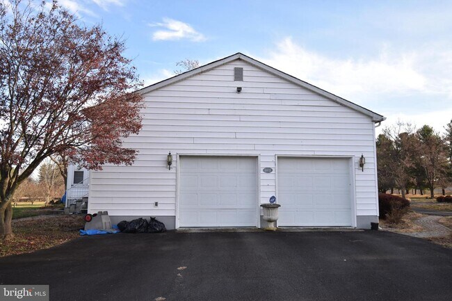 Building Photo - 4455 Winchester Rd