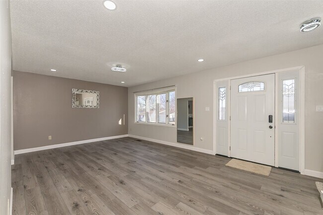 Foto del edificio - 2285 Hill House Rd