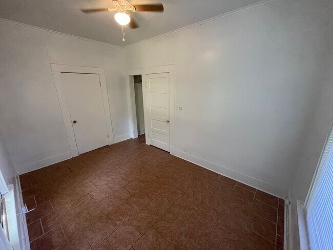 Building Photo - Large 2 Bedroom Home