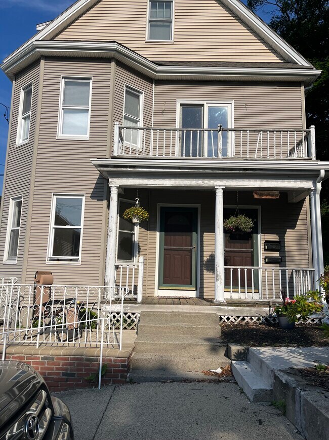 Foto del edificio - 12 Larkin Rd