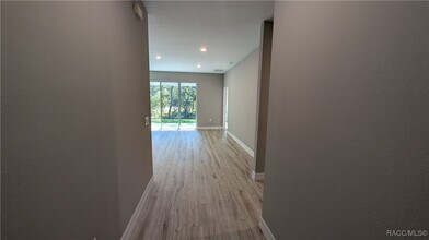 Building Photo - 13 Black Willow St