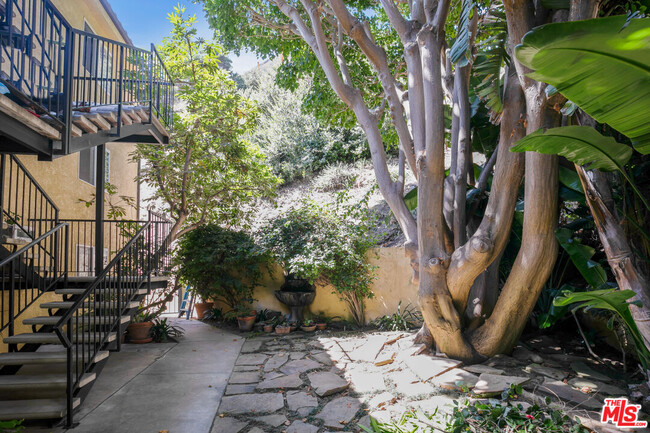 Building Photo - 3855 Rambla Pacifico St