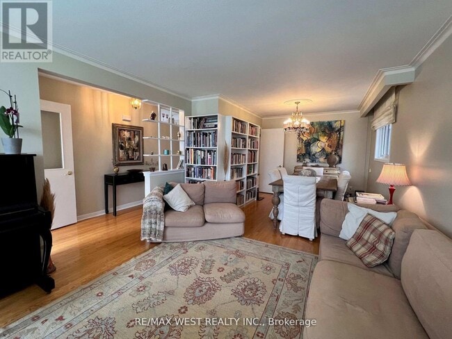 Photo du bâtiment - 382 Maple Leaf Dr