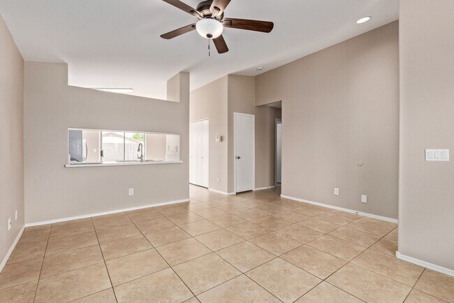 Building Photo - Freshly Remodeled Home in Apache Junction