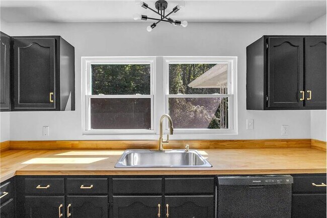 Foto del edificio - 3714 Thrushwood Dr
