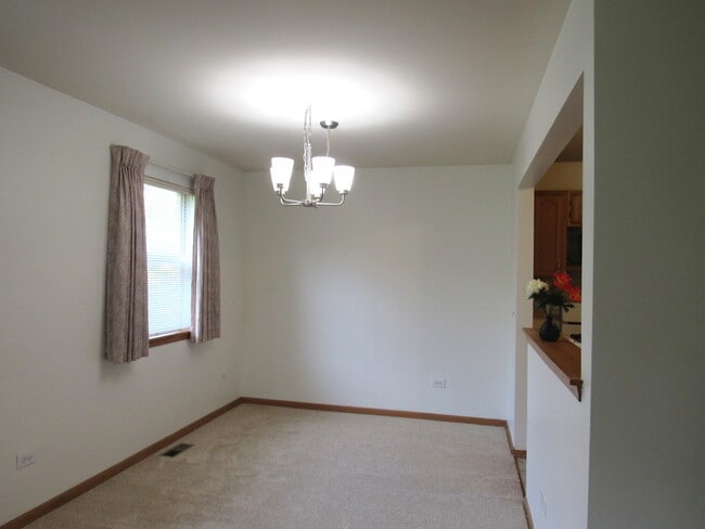 Building Photo - 28 Ashburn Ct
