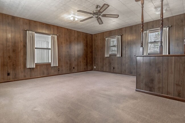 Building Photo - Classic Home in Rogers!