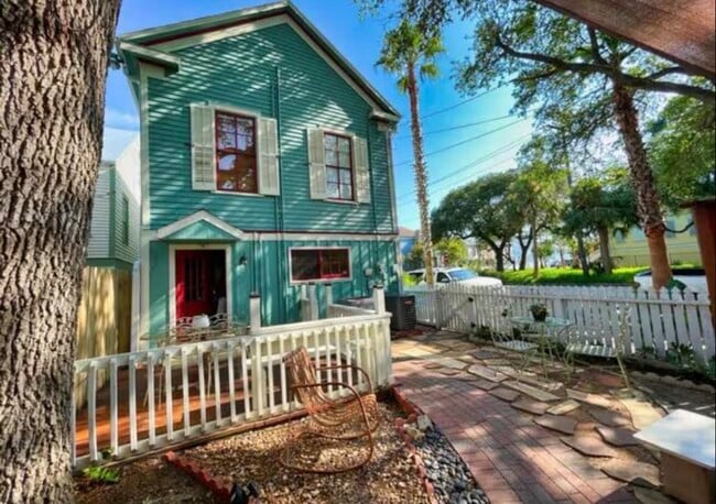 Building Photo - 2328 Avenue M