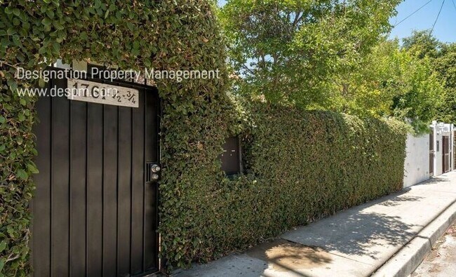 Foto del edificio - 1761 3/4-1764 Griffith Park Blvd