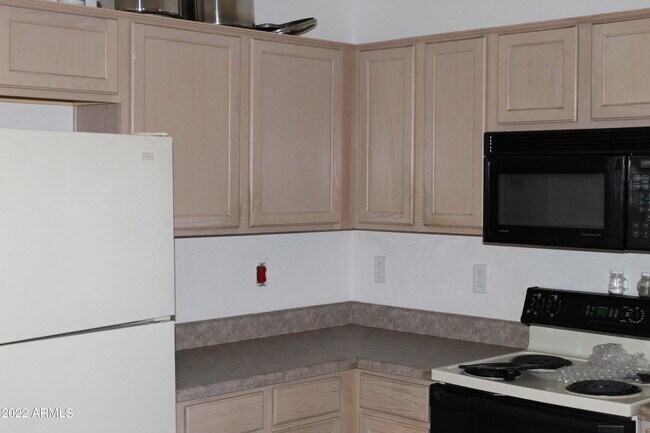 Building Photo - 14249 N 152nd Ave