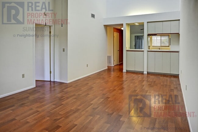 Foto del edificio - 251 Fenwick Dr