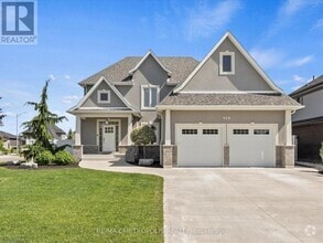 Building Photo - 925 Lakewood Cres