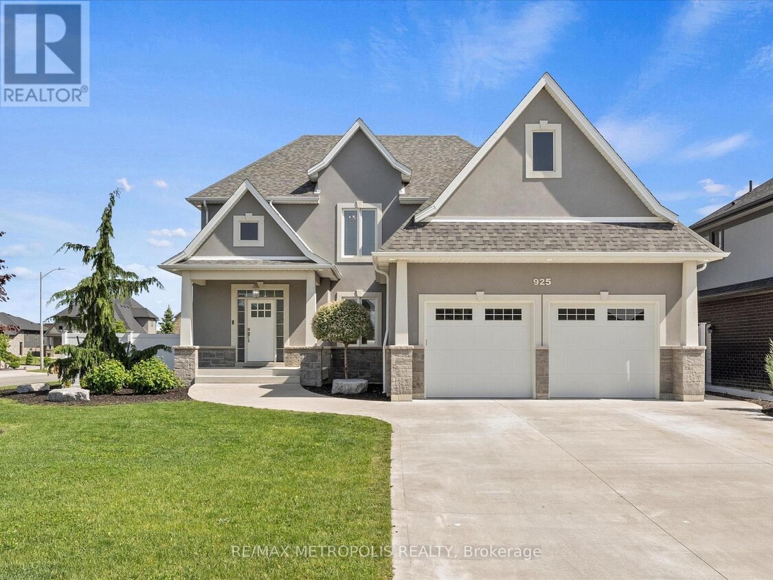 Photo principale - 925 Lakewood Cres