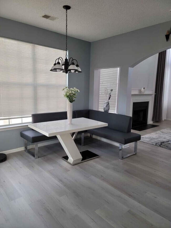 Foto del edificio - 522 Peach Grove Pl